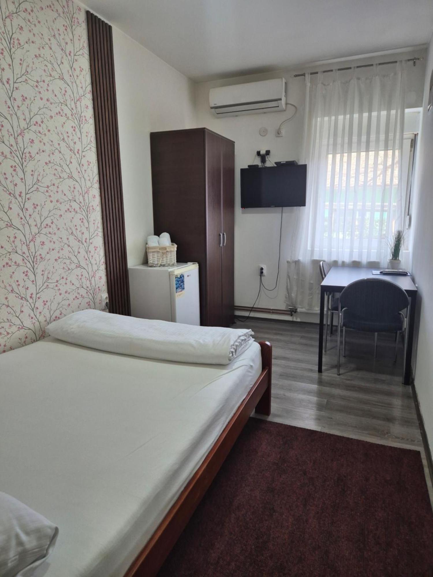 Rooms Villa Luigi Pančevo Extérieur photo